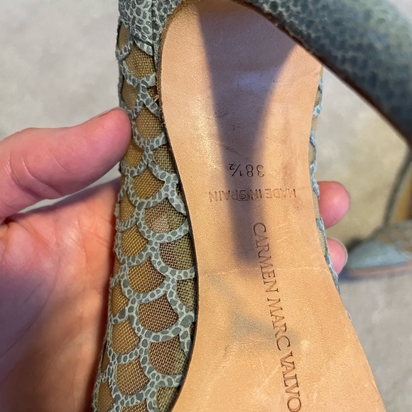 Size 38.5 Carmen mark valvo heels - Picture 4 of 4